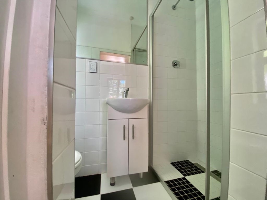 3 Bedroom Property for Sale in Vredehoek Western Cape